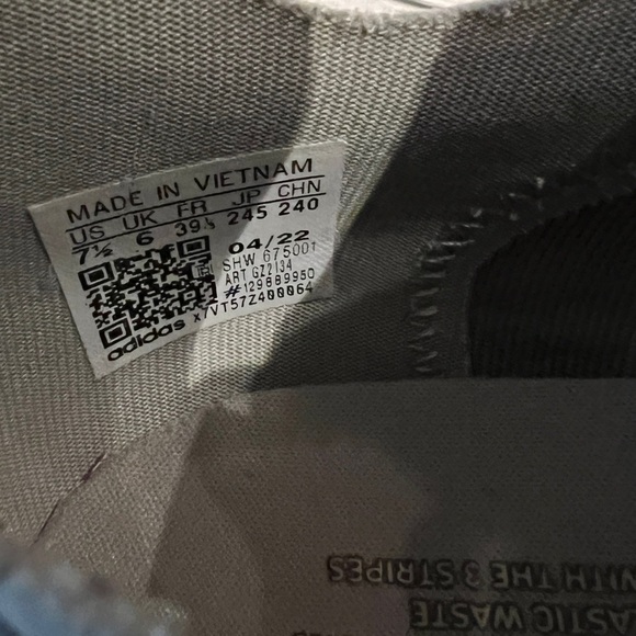 NMD_V3 womens (USED) - Picture 9 of 9